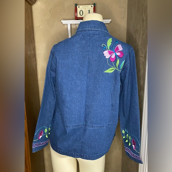 Coldwater Creek woman’s denim jacket Floral Embroidered  size SP - Picture 2 of 12